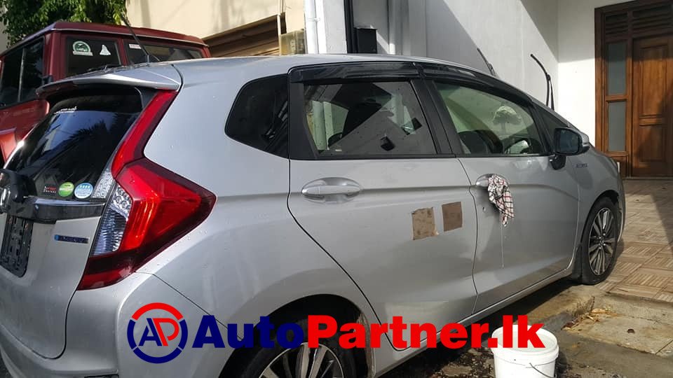Windscreen and Light Polishing Homagama